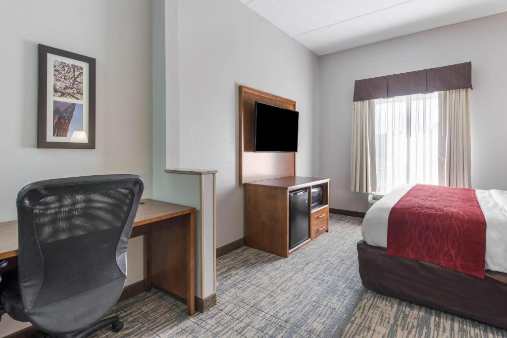 Comfort Inn Grove City - Columbus South - King Suite - Non-Smoking