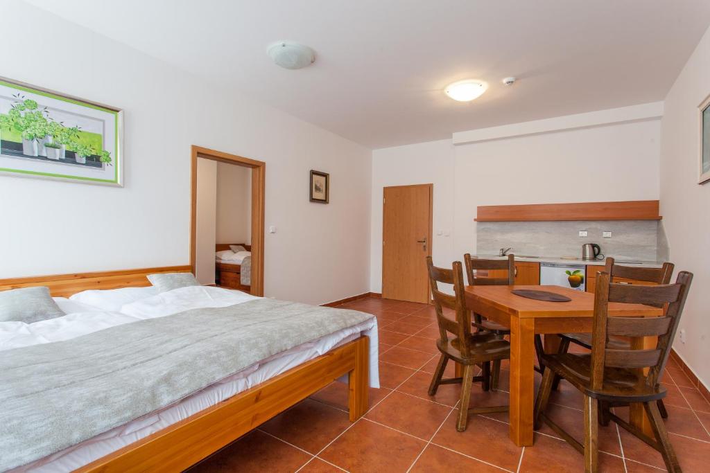 Postel nebo postele na pokoji v ubytování Apartmány U Anděla