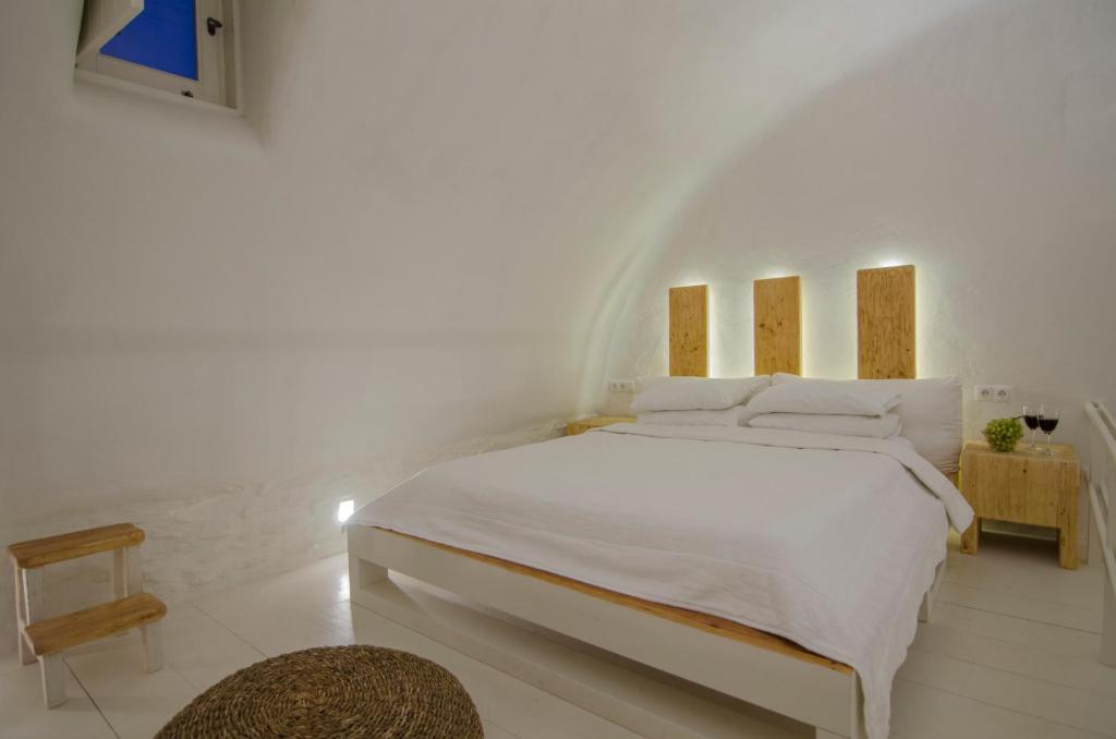Yialos Ios Hotel - Superior Traditional Studio (2 Adults)