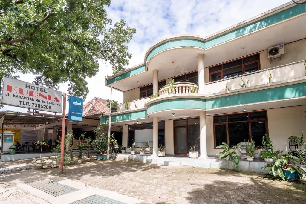 a building on the corner of a street at Rehat at Hotel Kurnia Karapitan in Bandung
