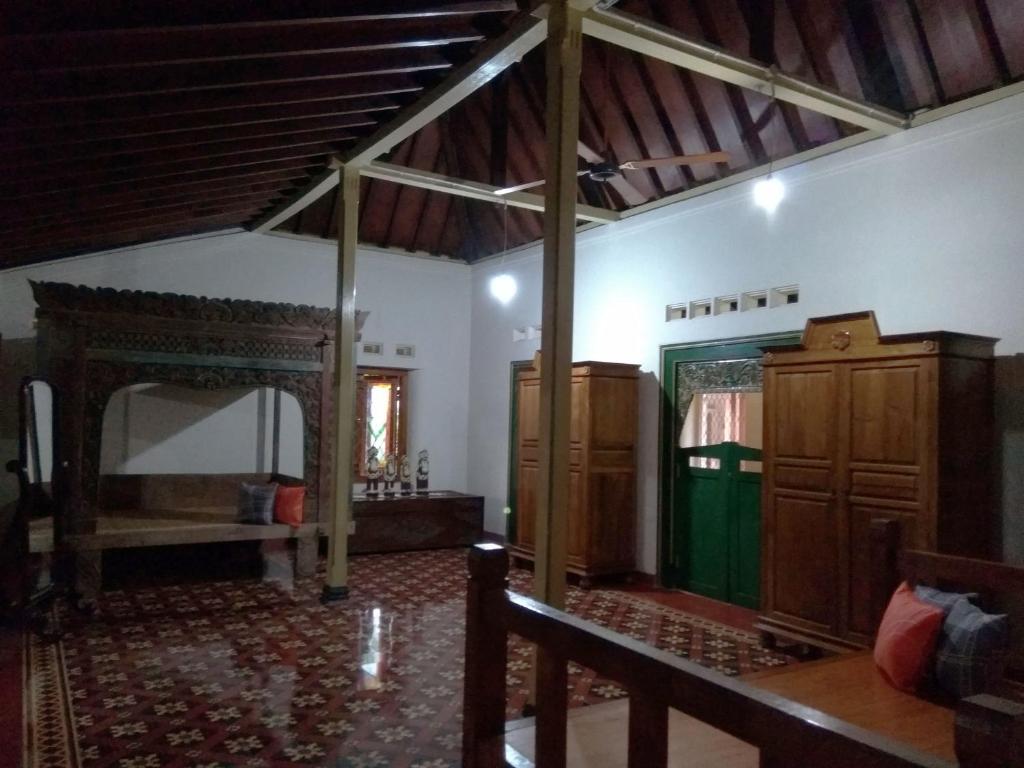 a room with a bed and a mirror in it at Omah Pitoe Yogya Homestay in Yogyakarta