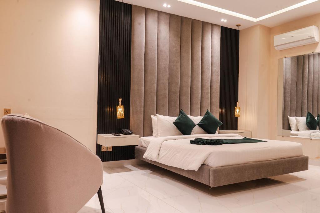 Pavilion Suites - Premium Hotel in Bahria Town - Suite Ejecutiva