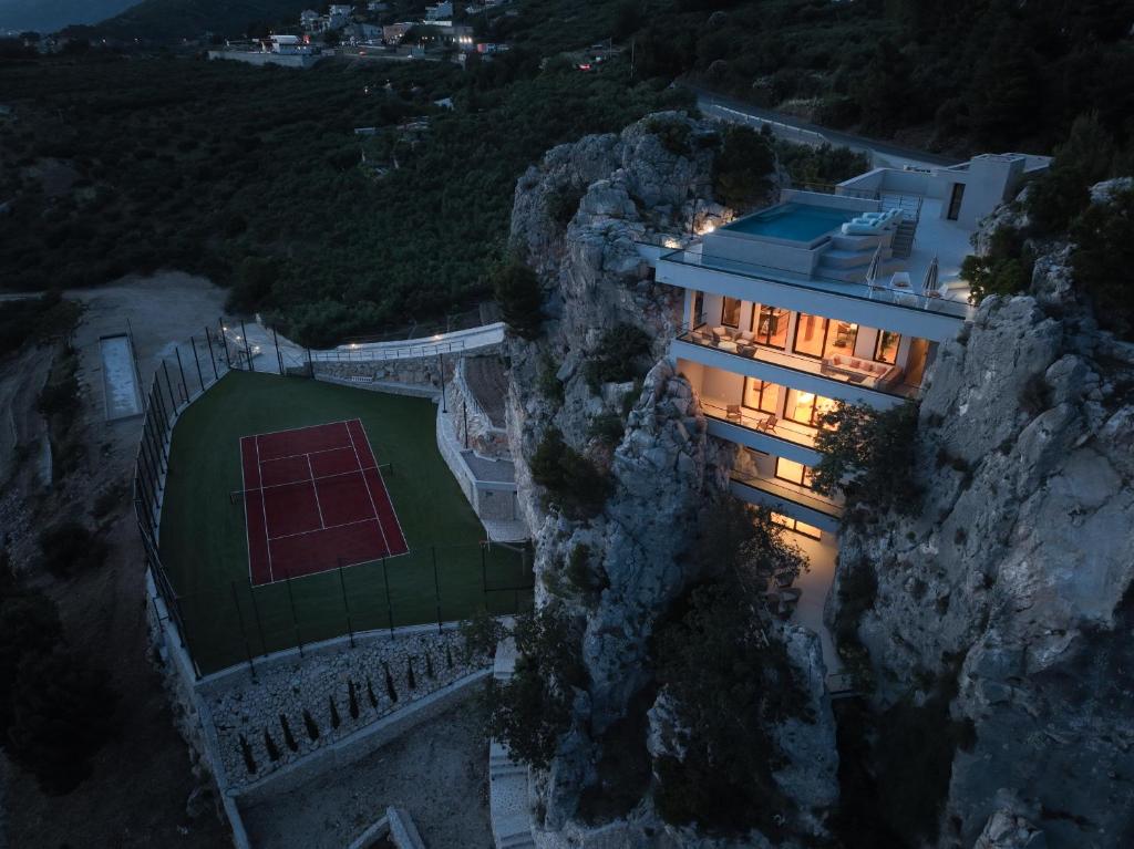 an aerial view of a building with a tennis court at Villa Kuk Oaza in Makarska