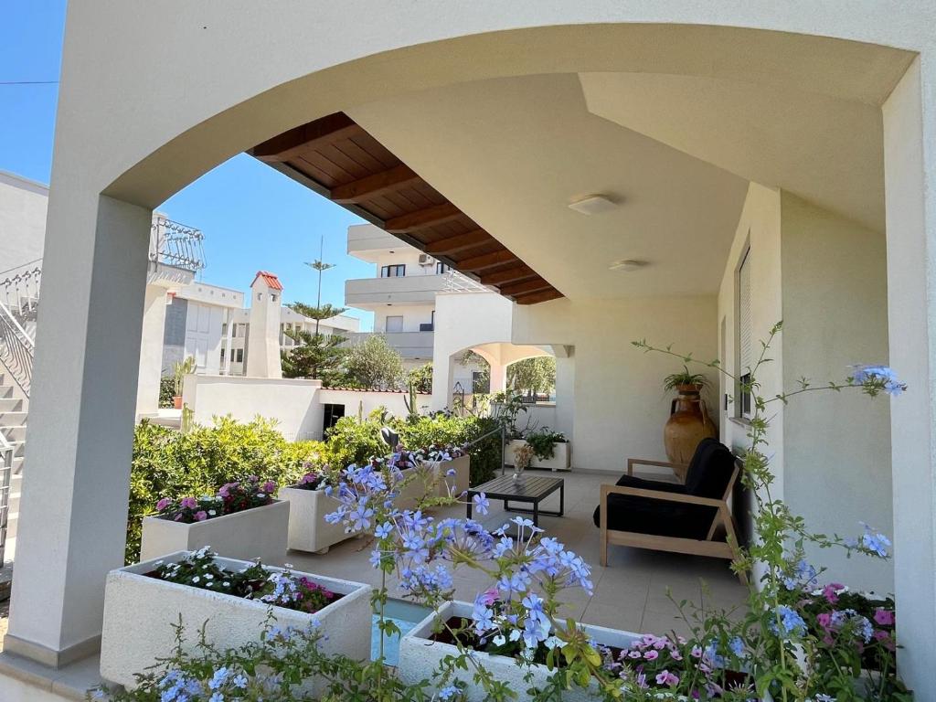 a patio with flowers and plants on a building at Brezza marina in Mola di Bari