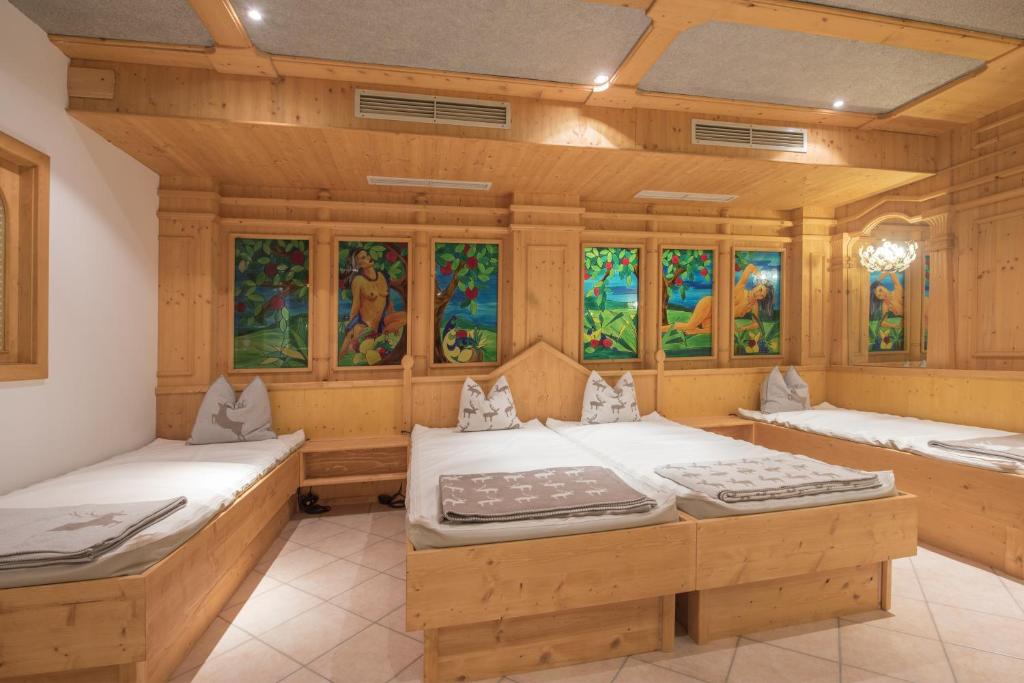 Postel nebo postele na pokoji v ubytování Landhotel Älpili