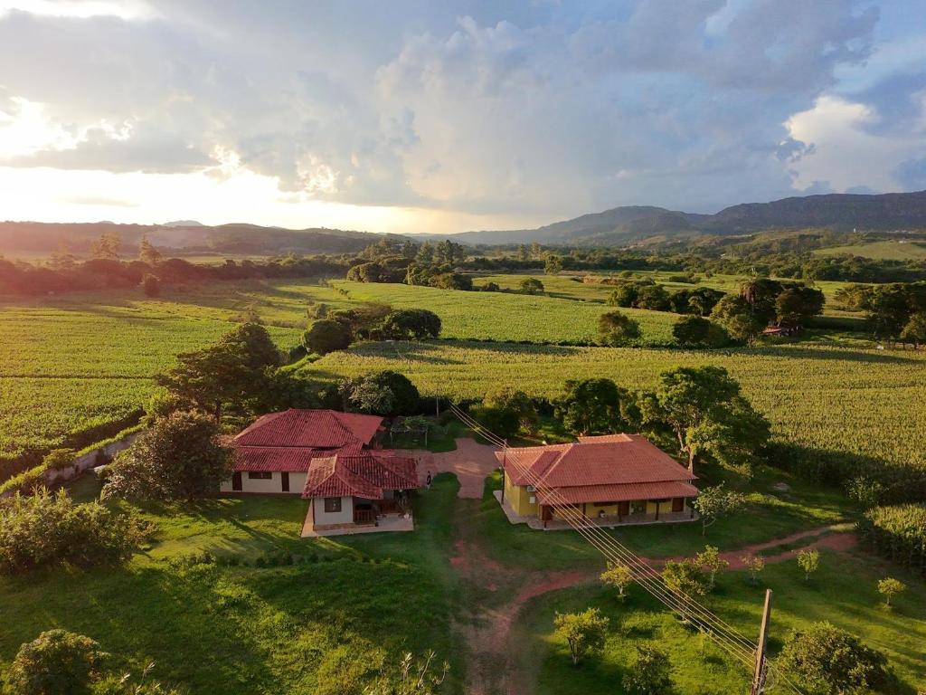 an aerial view of a house in a field at Recanto do Sitio in Tiradentes