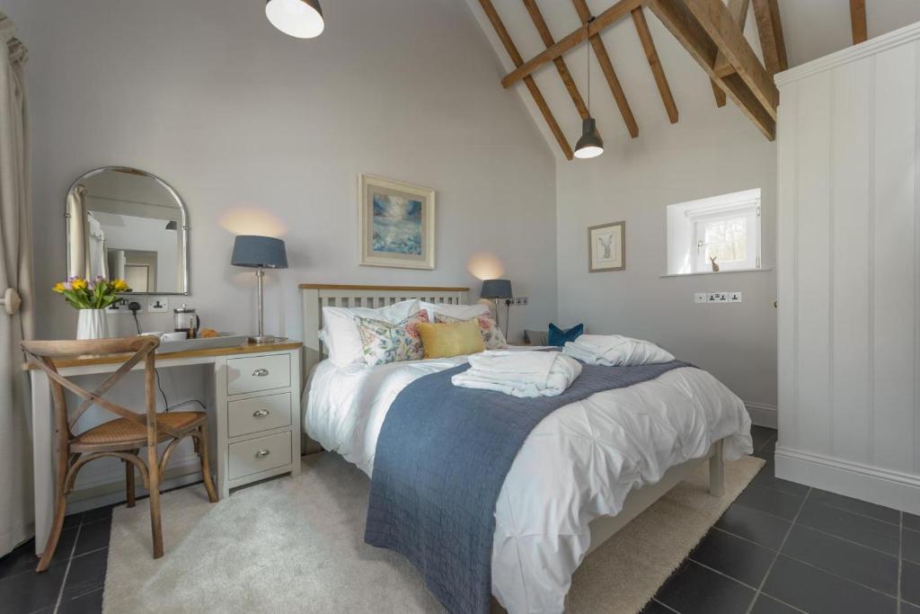 a bedroom with a bed and a desk with a mirror at 1 Bed in Lowick oc-coq44 in Holburn