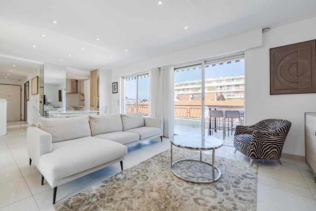 Amazing 4-bedroom with terrace 50m from Croisette