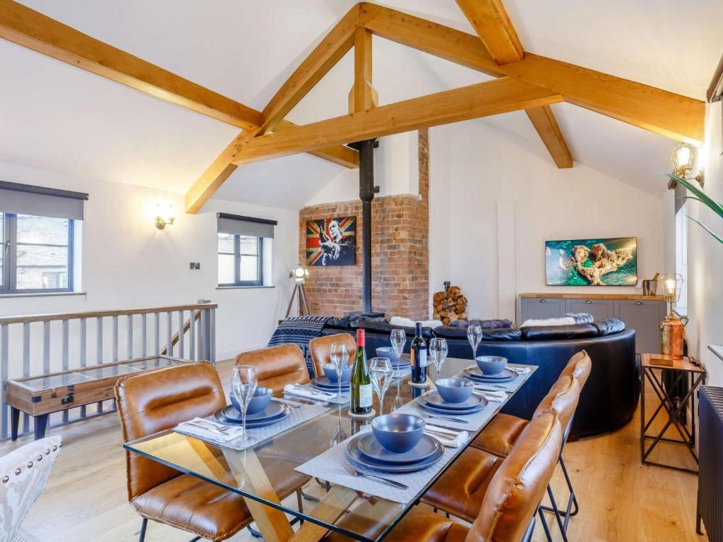 a living room with a dining table and chairs at 3 Bed in Harrogate oc-86490 in Harrogate