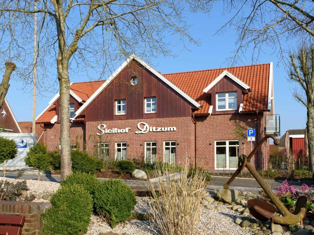 a building with a sign that reads senior citizen at Sielhof Ditzum 45263 in Ditzum