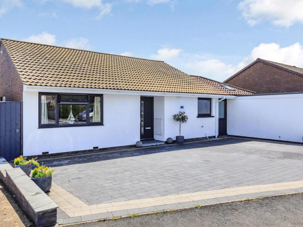 a white house with a large driveway at 3 Bed in Braunton oc-87699 in Braunton