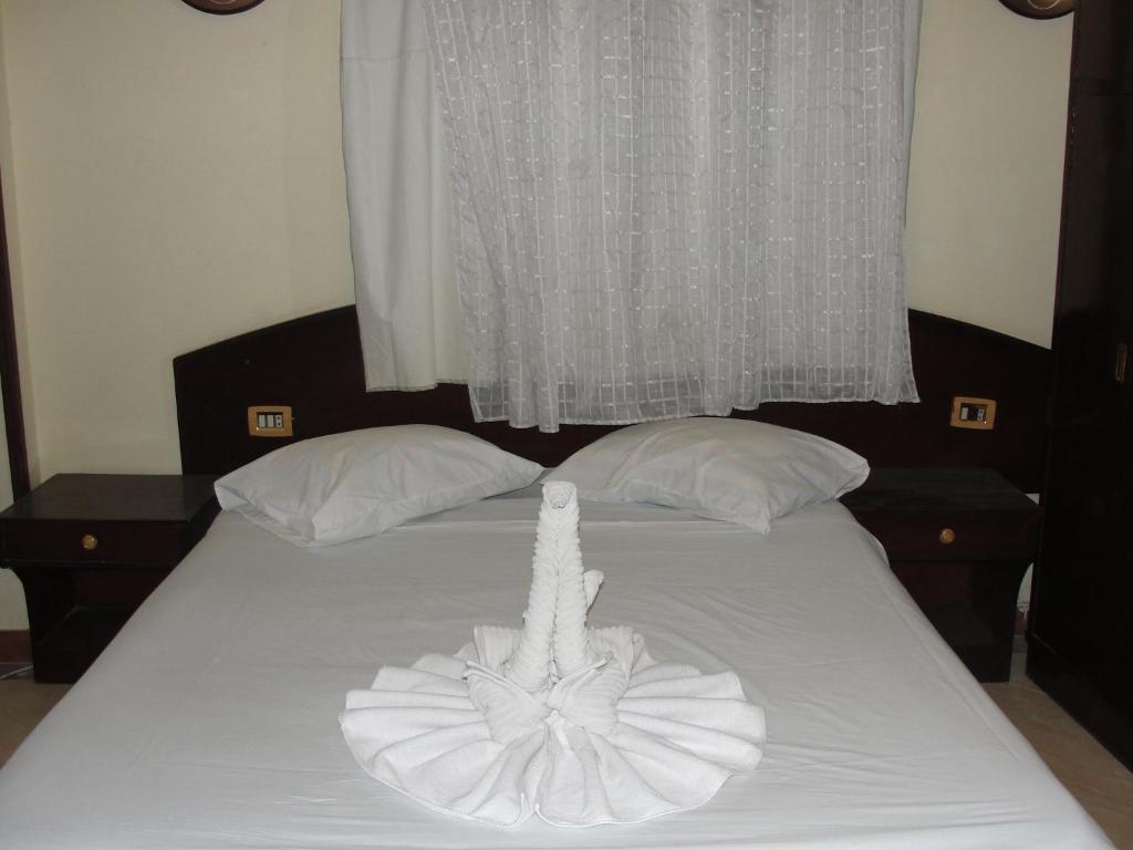 Postel nebo postele na pokoji v ubytování Eiffel Hotel Hurghada