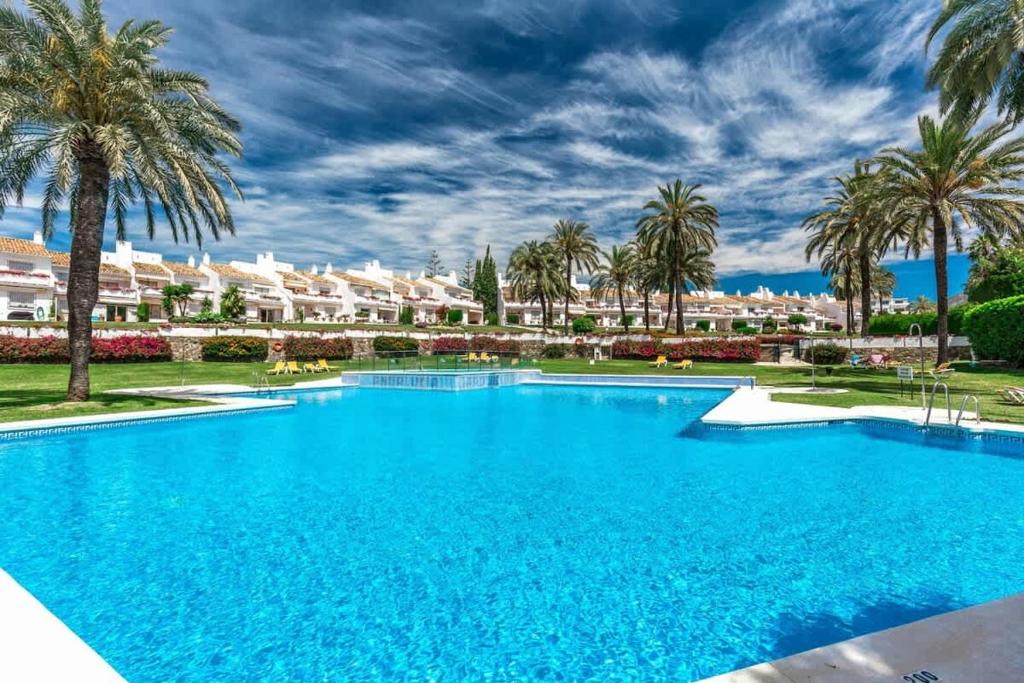 Andalucía Garden Club 44, Pool and Private Balcony