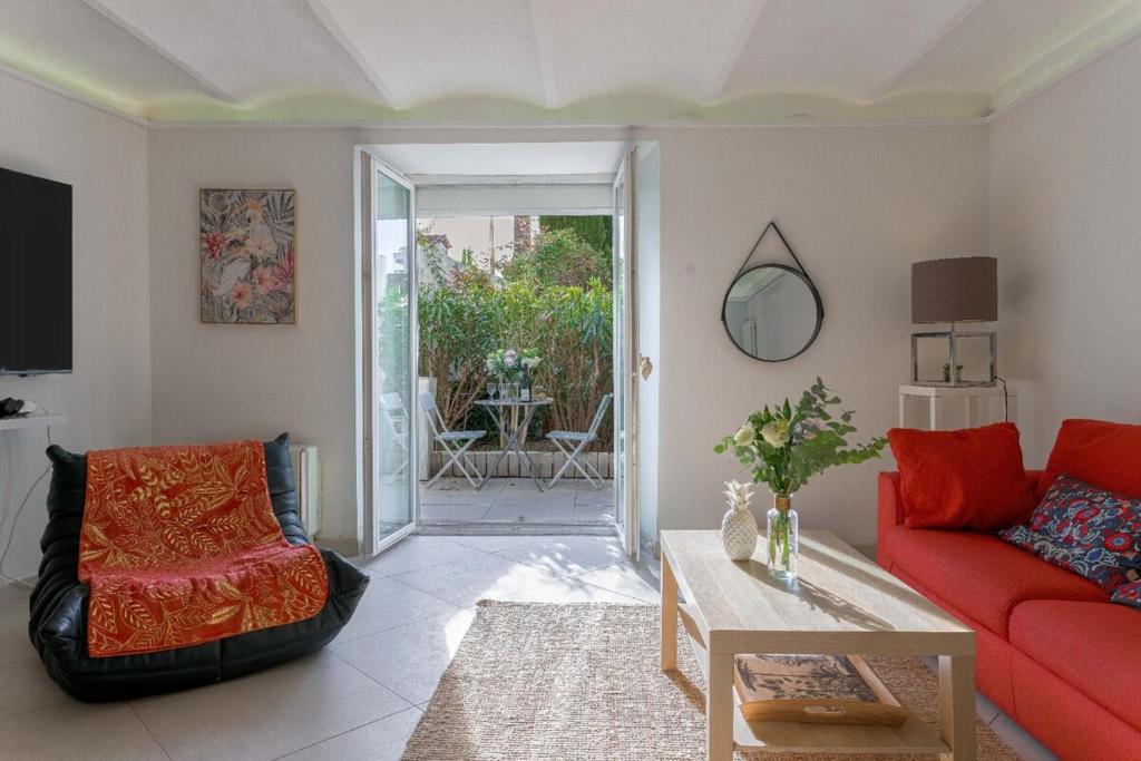 Louison balcony, quiet area, 7mn from beach