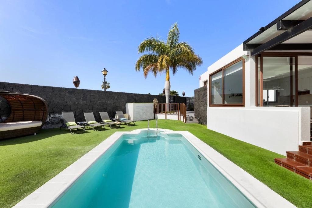 Sea Breeze Jarea by Escape Home
