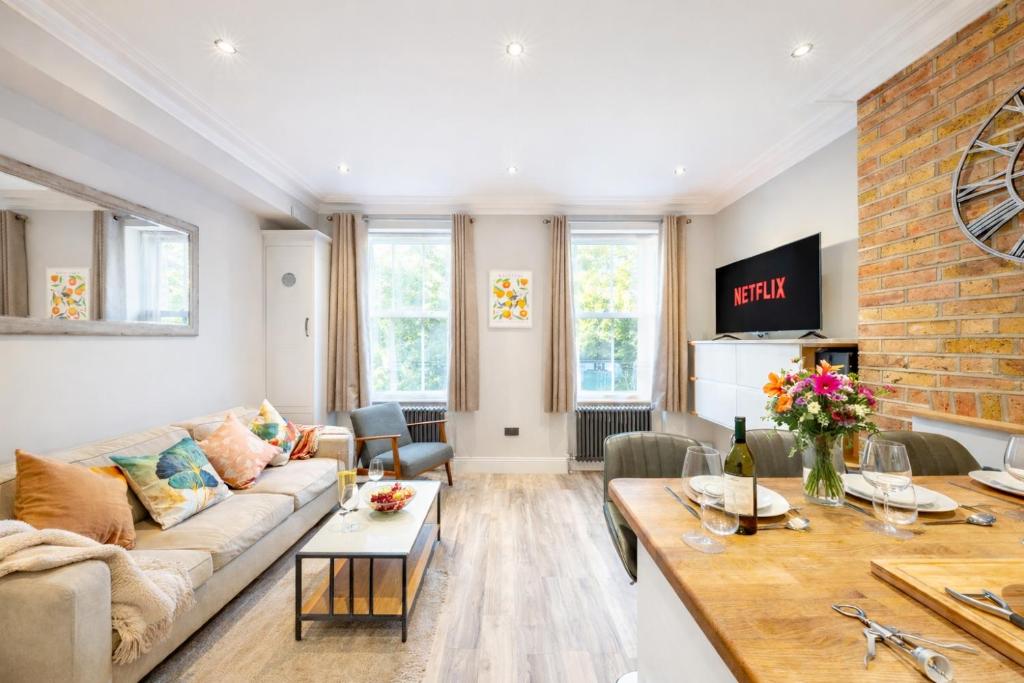 a living room with a couch and a table at Zone 2 Luxury 3Bed 2Bath Apt - Kilburn in London