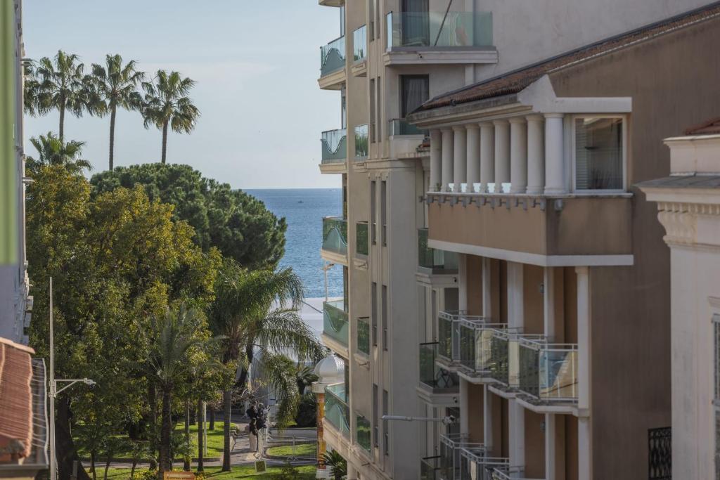 REF 2048 - Superb duplex in the heart of La Banane - for rent