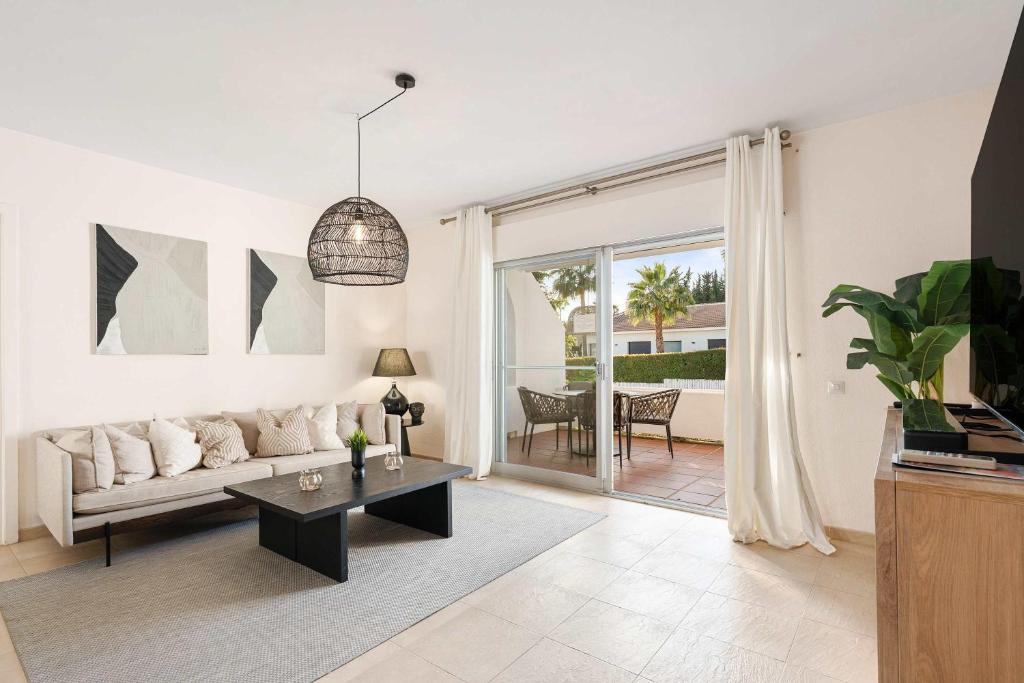 Puerto Banús Garden Suite, Walk to Marina and Beach