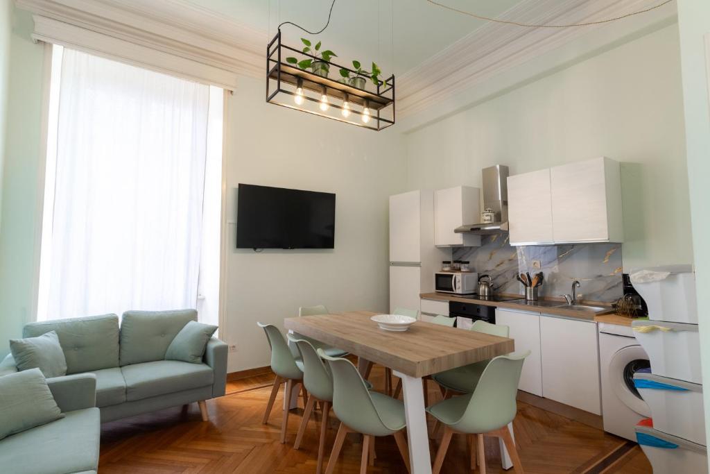Trastevere four seasons Tiber View