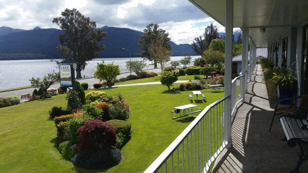 Foto dalla galleria di Lakeside Motel & Apartments a Te Anau