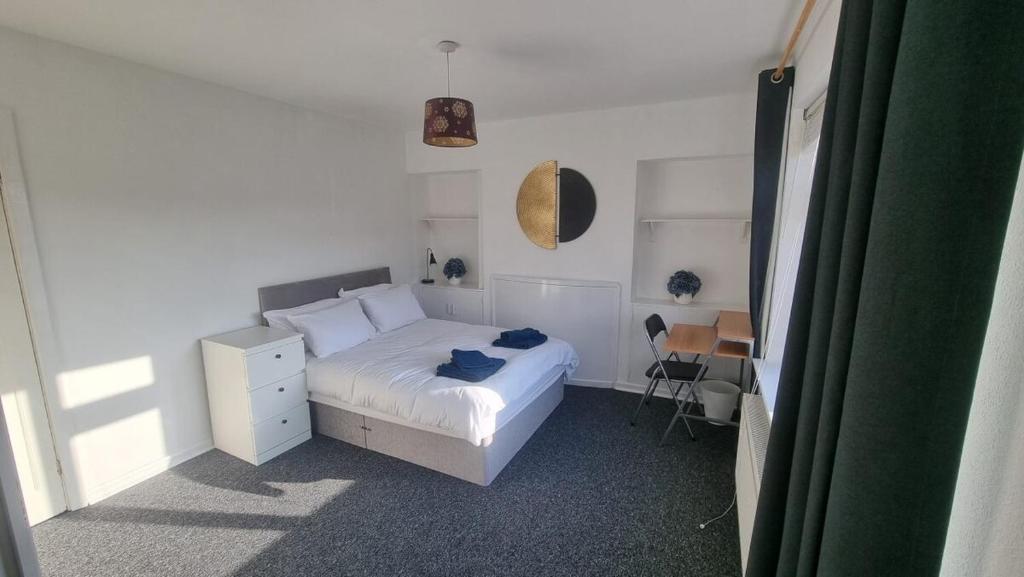 a bedroom with a bed and a desk in it at Private Studio Apartment · Quiet · Sleeps 2 in Nottingham