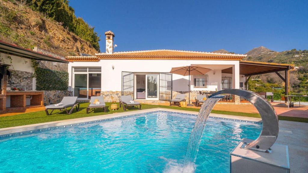 Villa Rosa de Cómpeta Canillas de Albaida by Ruralidays