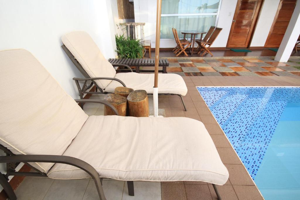 Bazén v ubytování Bluewaves Westcliff Villa nebo v jeho okolí