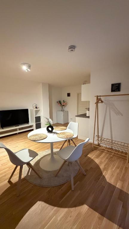 a living room with two chairs and a table at Cozy Studio Residenz Platz 1 near Neues Schloss Bayreuth in Bayreuth