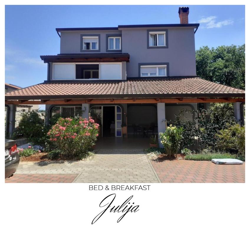 a house before and after being remodeled at Bed and breakfast Julia in Umag