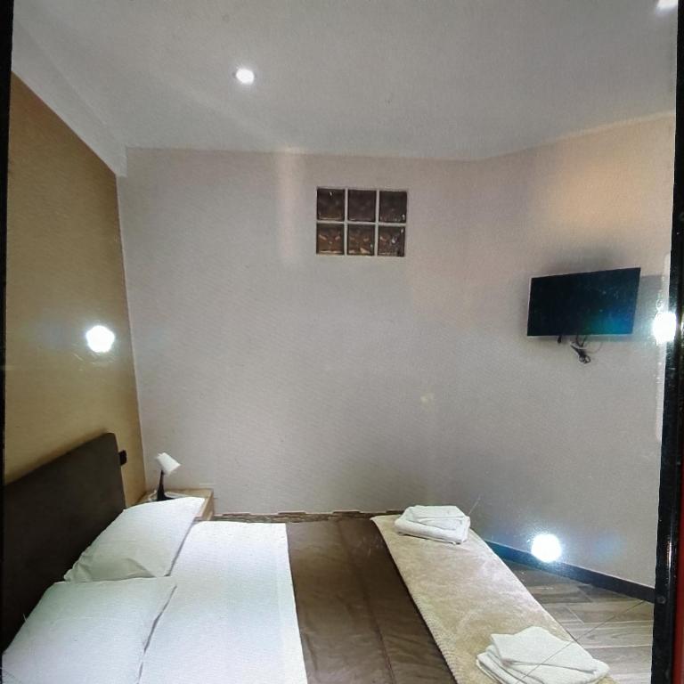 a room with two beds and a flat screen tv at Casa vacanza il pescatore in Castel di Sangro
