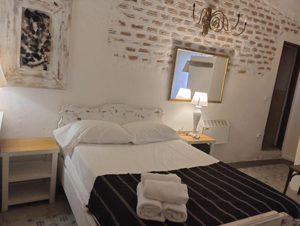 a bedroom with a bed with towels on it at Αγρόκτημα Agrikia Σπίτι in Arachova