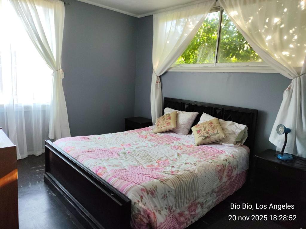a bedroom with a large bed with a window at Casa Amoblada para Empresas in Los Ángeles