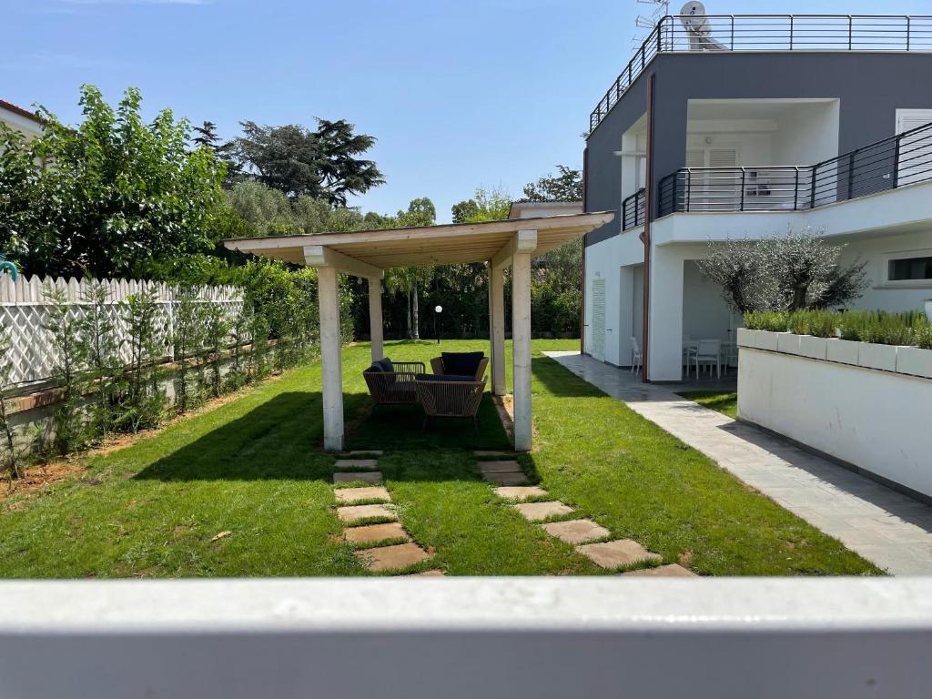 a gazebo in the backyard of a house at Casa Mare Sabaudia in Sabaudia