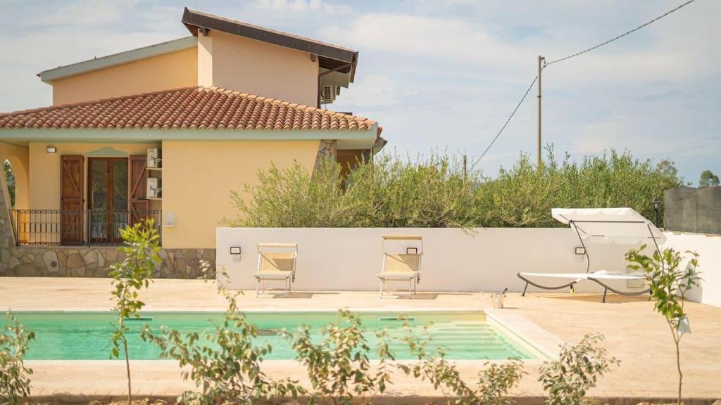 Appartamento Posada con piscina e parcheggio privato vicino al mare