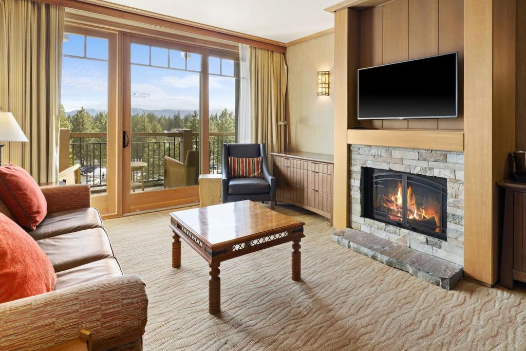 a living room with a fireplace and a television at 5058 - Grand Suncadia Mountain Lodge with Hot Tub and Views in Cle Elum