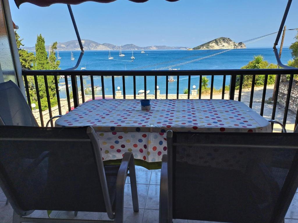 Karmiris family apartment with sea view for 6persons