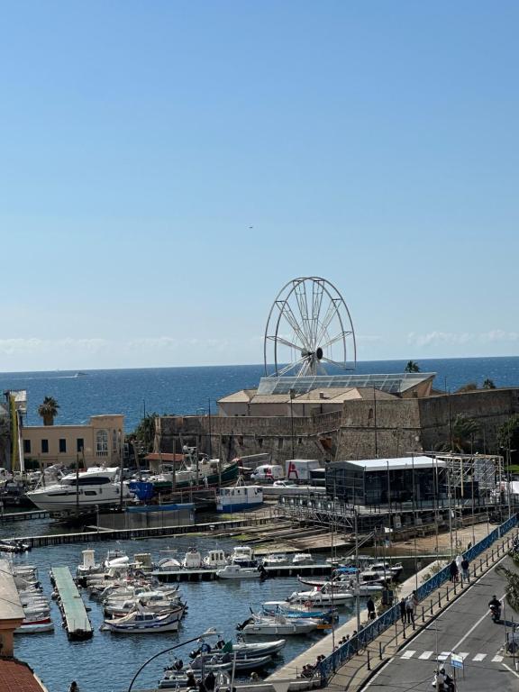 a marina with boats in the water and a ferris wheel at Appartamento Bixio sul porto in Sanremo