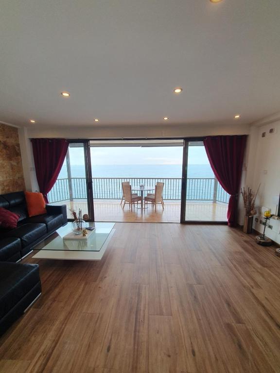 Paradise 28 Oceanfront Apartment Costa Pinos Mar