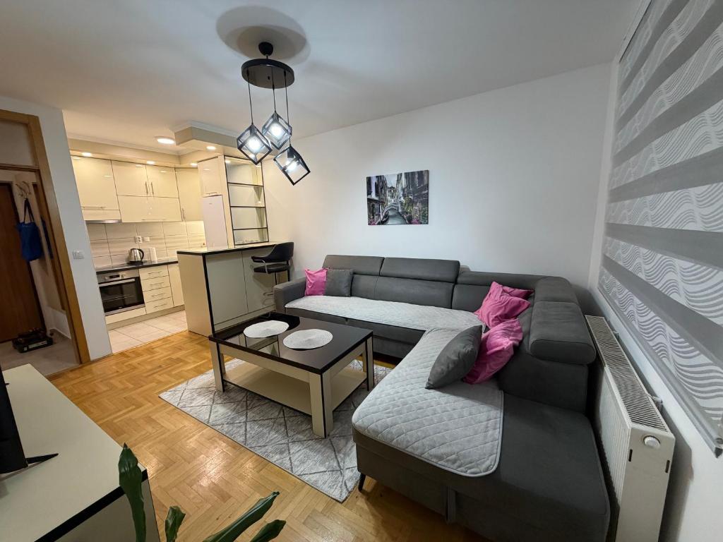 Apartment stan na dan Hilandarska - Housity