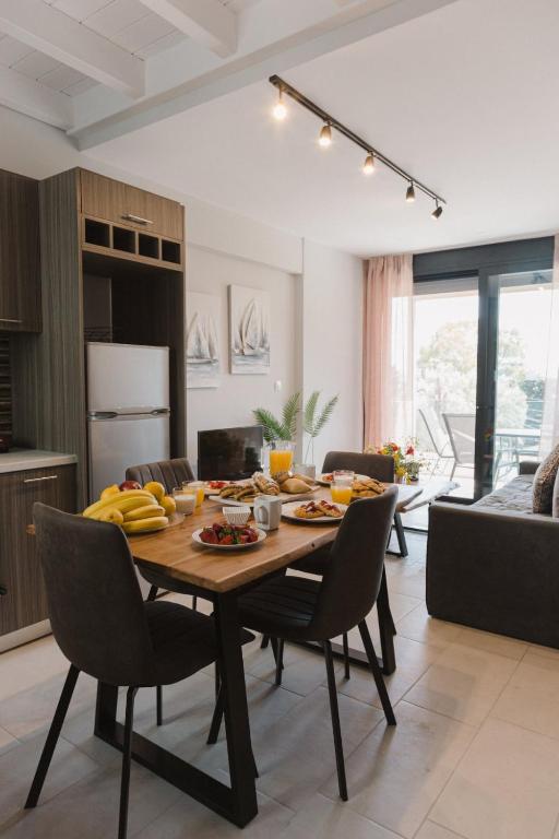 a kitchen and dining room with a table and chairs at Ariti Luxury Apartment in Nikiana