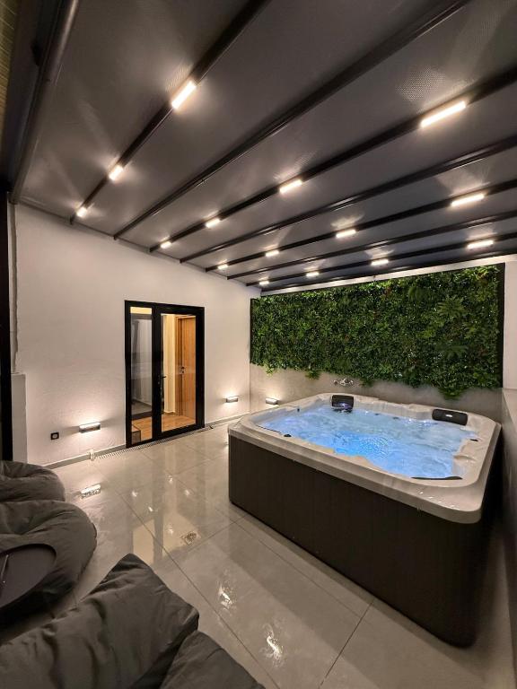 City Center Jacuzzi Lux 2master BD apartment