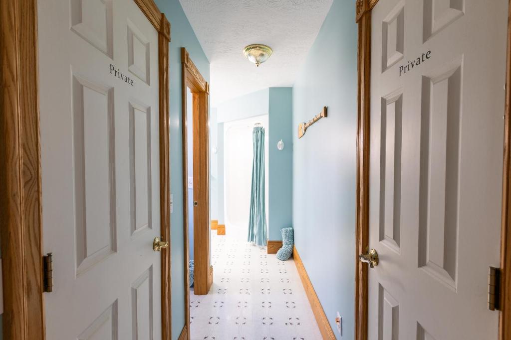 The Inn at Woodsong Acres - Queen Room With Garden View