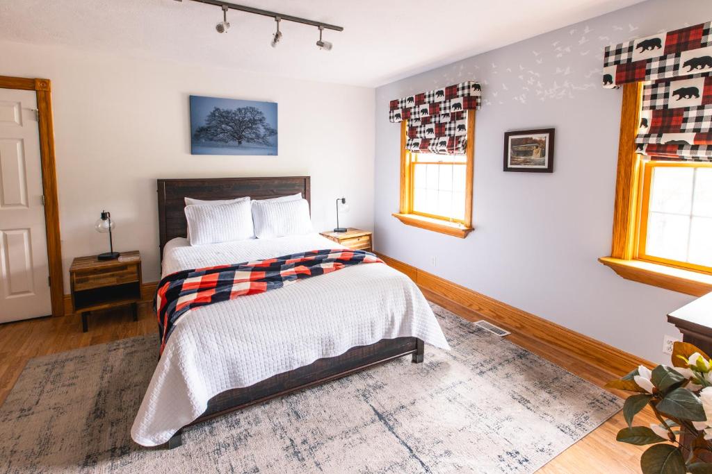 The Inn at Woodsong Acres - Deluxe Queen Suite