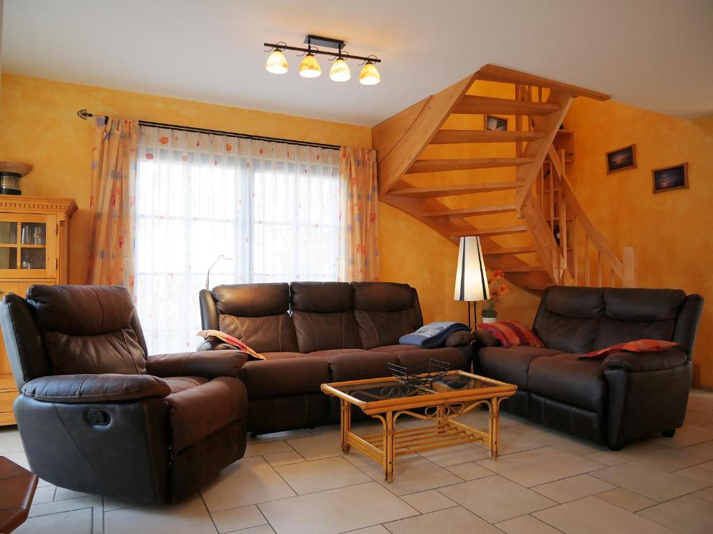 a living room with two leather couches and a table at Mohnblume in Am Schwarzen Busch