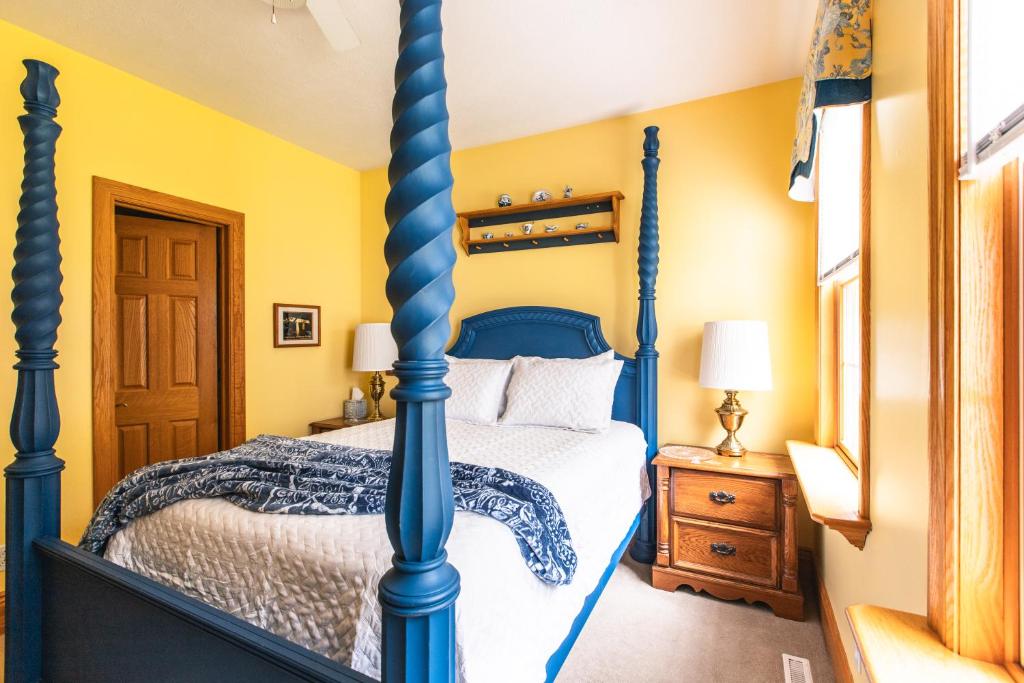 The Inn at Woodsong Acres - Queen Room With Garden View