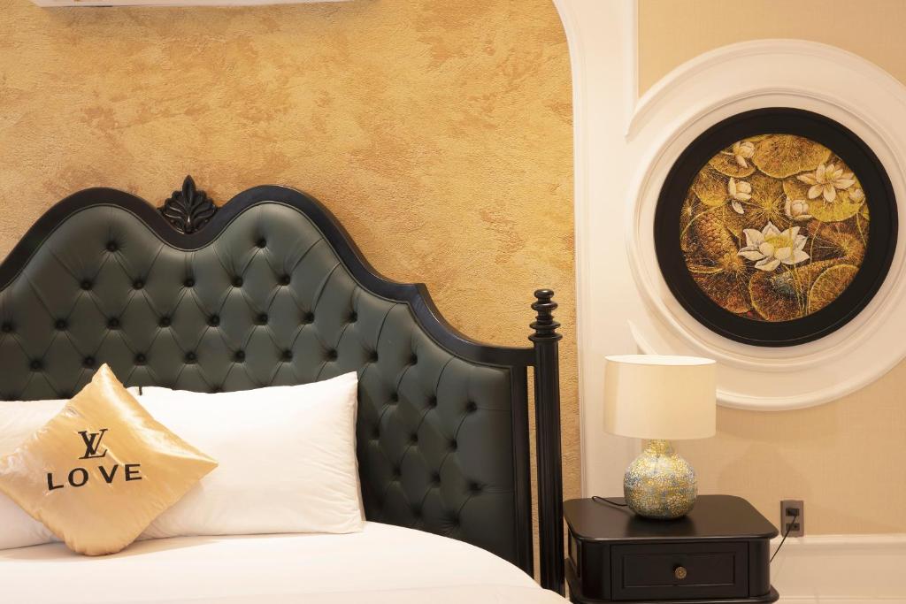 Love Luxury Hotel Bà Điểm 2
