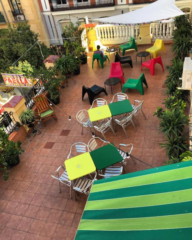 Un restaurante o sitio para comer en Barbieri Sol Hostel