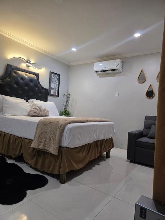 Llit o llits en una habitació de Secret Hideaway