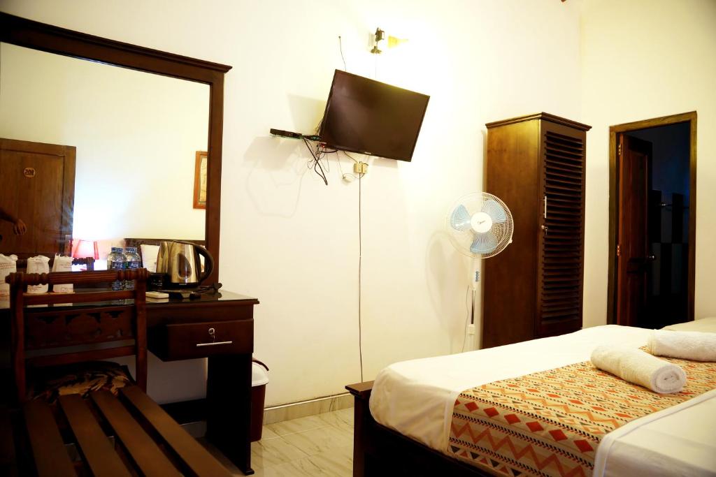 Postel nebo postele na pokoji v ubytování Kandy Moon Hills Hotel
