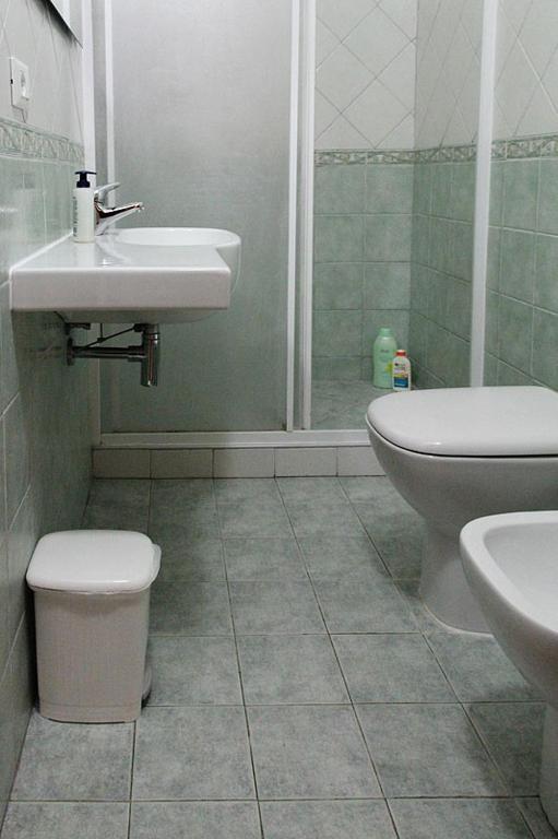 Guesthouse Stazione Pisa Centro - Triple Room With Private Bathroom